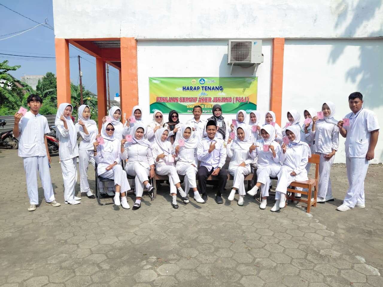 FOTO BERSAMA KELAS 12 ALL PRODI